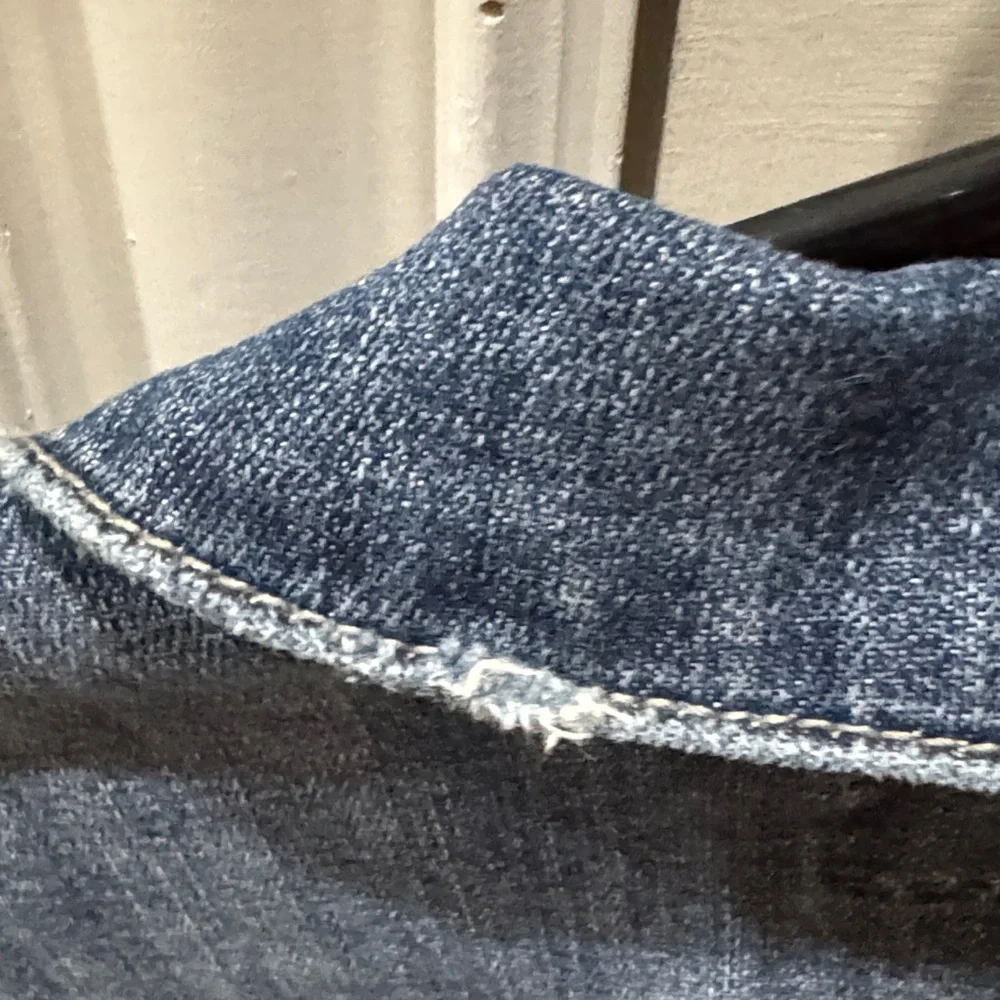 Lucky Brand Women’s Classic Blue Jean Jacket - Picture 6 of 8